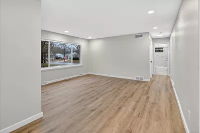 130  Buckingham Ln, Madison, WI 53714 - Photo 8