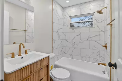 130  Buckingham Ln, Madison, WI 53714 - Photo 12