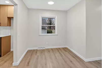 130  Buckingham Ln, Madison, WI 53714 - Photo 6