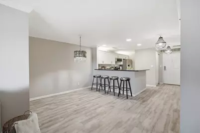 130 W Wisconsin Ave #23, Pewaukee, WI 53072 - Photo 4