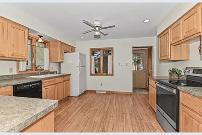 7307  West View Dr, Racine, WI 53185 - Photo 8