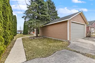 7307 W View Dr, Racine, WI 53185 - Photo 4