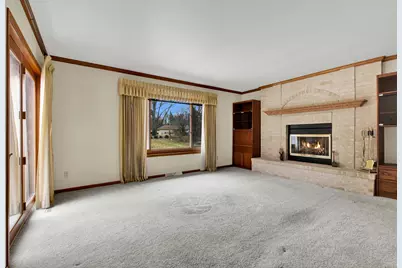 4916 S 82nd St, Greenfield, WI 53220 - Photo 10