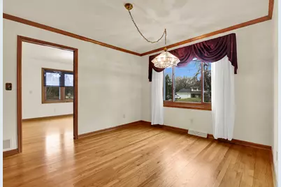 4916 S 82nd St, Greenfield, WI 53220 - Photo 4