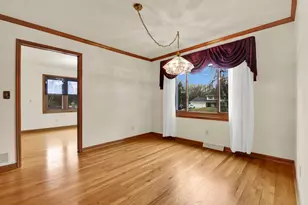 4916 S 82nd St, Greenfield, WI 53220 - Photo 4