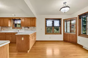 4916 S 82nd St, Greenfield, WI 53220 - Photo 6