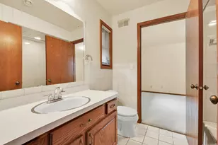 4916 S 82nd St, Greenfield, WI 53220 - Photo 18