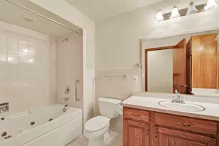 4916 S 82nd St, Greenfield, WI 53220 - Photo 20