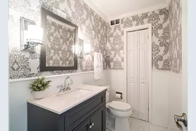 7219 N Santa Monica Blvd, Fox Point, WI 53217 - Photo 14