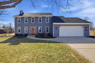 W141N10625 Wooded Hills Dr, Germantown, WI 53022 - Photo 4