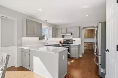 W141N10625  Wooded Hills Dr, Germantown, WI 53022 - Photo 16