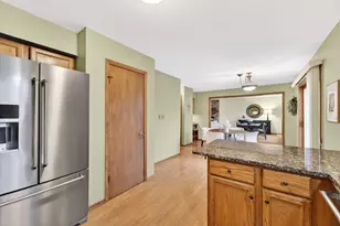 8465 S Heritage Ct, Oak Creek, WI 53154 - Photo 8