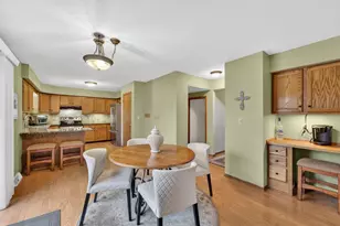 8465 S Heritage Ct, Oak Creek, WI 53154 - Photo 10