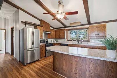 255  Hilldale Dr, Hartford, WI 53027 - Photo 8