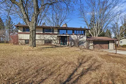 255  Hilldale Dr, Hartford, WI 53027 - Photo 2