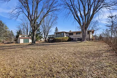 255  Hilldale Dr, Hartford, WI 53027 - Photo 32