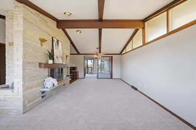 255  Hilldale Dr, Hartford, WI 53027 - Photo 4