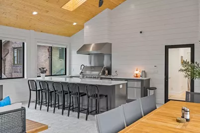 2409 N Terrace Ave, Milwaukee, WI 53202 - Photo 20