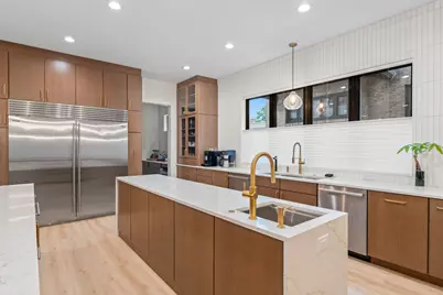 2409 N Terrace Ave, Milwaukee, WI 53202 - Photo 14