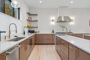 2409 N Terrace Ave, Milwaukee, WI 53202 - Photo 10