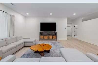 2409 N Terrace Ave, Milwaukee, WI 53202 - Photo 36