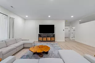 2409 N Terrace Ave, Milwaukee, WI 53202 - Photo 36