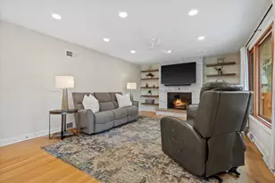 3675 S Poplar Rd, New Berlin, WI 53151 - Photo 10