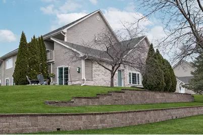 1084  Quinlan Dr #A, Pewaukee, WI 53072 - Photo 2