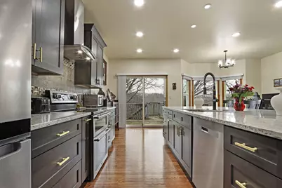 1138  Tall Oak Ct, Racine, WI 53406 - Photo 10