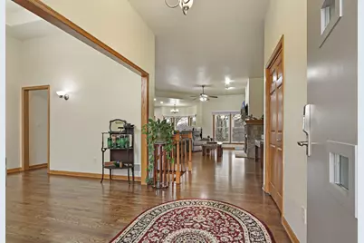 1138  Tall Oak Ct, Racine, WI 53406 - Photo 4