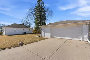 3474 E Sivyer Ave, Saint Francis, WI 53235 - Photo 16