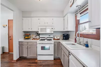 7254 S 38th St, Franklin, WI 53132 - Photo 12