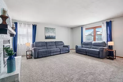 7254 S 38th St, Franklin, WI 53132 - Photo 8