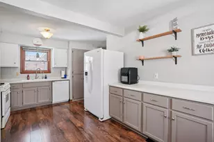 7254 S 38th St, Franklin, WI 53132 - Photo 14