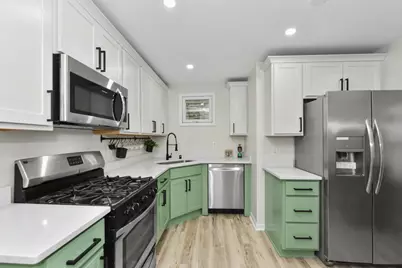 739 N 115th St, Wauwatosa, WI 53226 - Photo 8