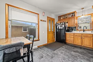 1111 Shorecrest Dr, Racine, WI 53402 - Photo 8