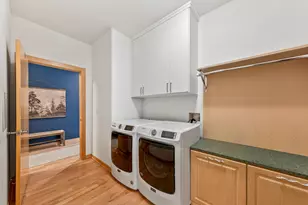 601 E Ogden Ave, Milwaukee, WI 53202 - Photo 34