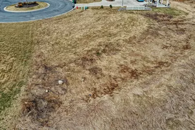 N57W19673  Holly Ct, Menomonee Falls, WI 53051 - Photo 12