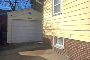 1007 71st St, Kenosha, WI 53143 - Photo 2