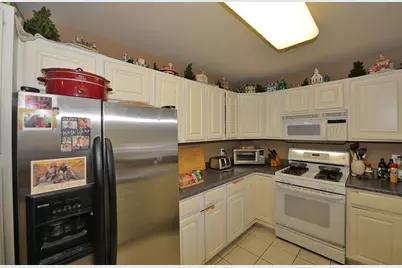 6244  Partridge Hills Dr, Racine, WI 53406 - Photo 8