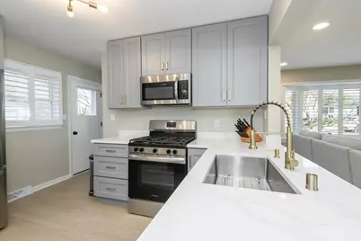 2018 N 114th St, Wauwatosa, WI 53226 - Photo 14