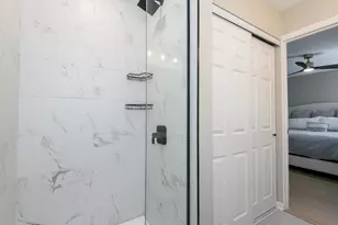 2018 N 114th St, Wauwatosa, WI 53226 - Photo 24