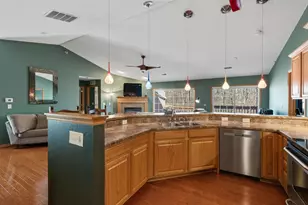 17940 W Jacob's Ridge Ct, New Berlin, WI 53146 - Photo 6