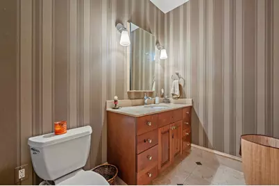 1313 N Franklin Pl #902, Milwaukee, WI 53202 - Photo 14