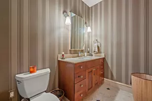 1313 N Franklin Pl, Milwaukee, WI 53202 - Photo 14