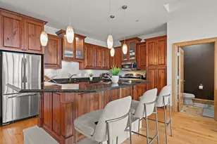 1313 N Franklin Pl, Milwaukee, WI 53202 - Photo 6