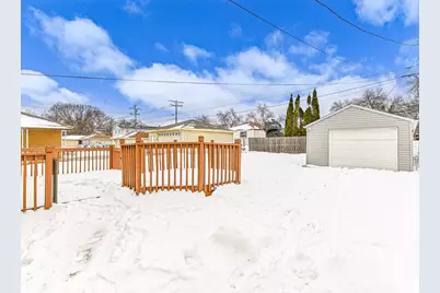 7038 W Lakefield Dr, Milwaukee, WI 53219 - Photo 22