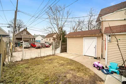 2375 S 15th Pl, Milwaukee, WI 53215 - Photo 4