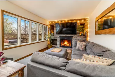 923 W Montclaire Ave, Glendale, WI 53217 - Photo 14