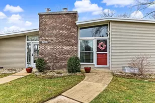 17835 Maple Tree Ln, Brookfield, WI 53045 - Photo 2